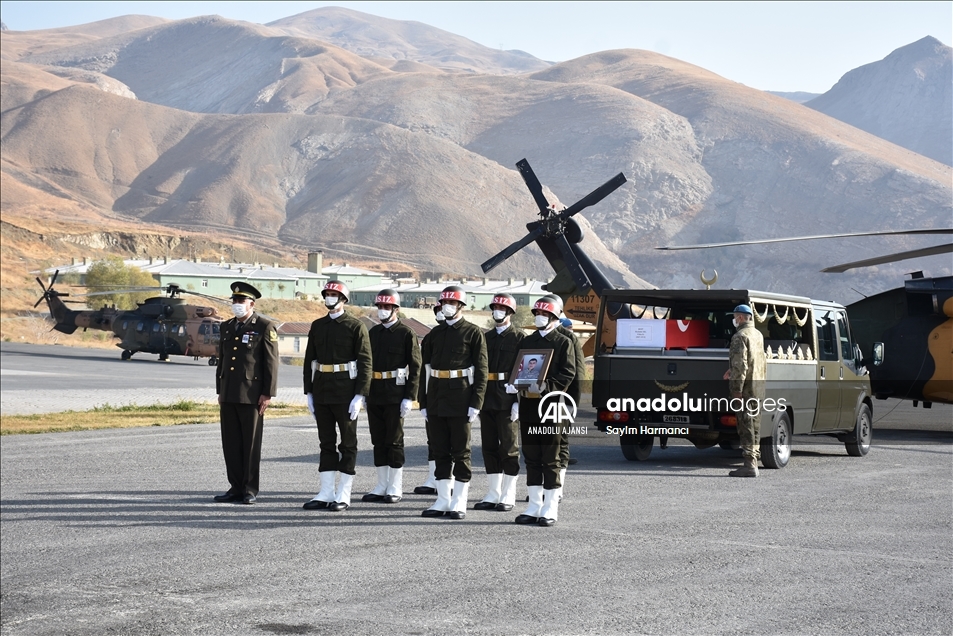 Hakkari'de araç kazasında şehit olan asker için tören düzenlendi