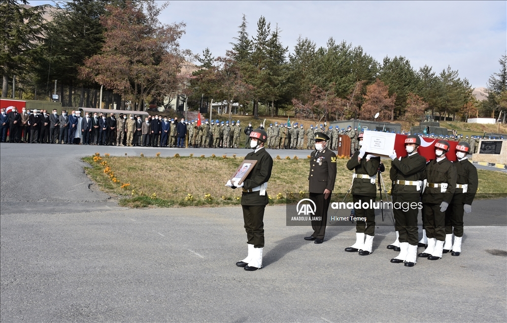Hakkari'de araç kazasında şehit olan asker için tören düzenlendi