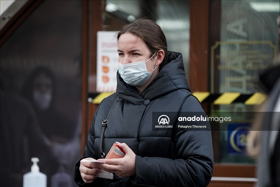Moskova'da Kovid-19 nedeniyle "kısmi kapanma" başladı