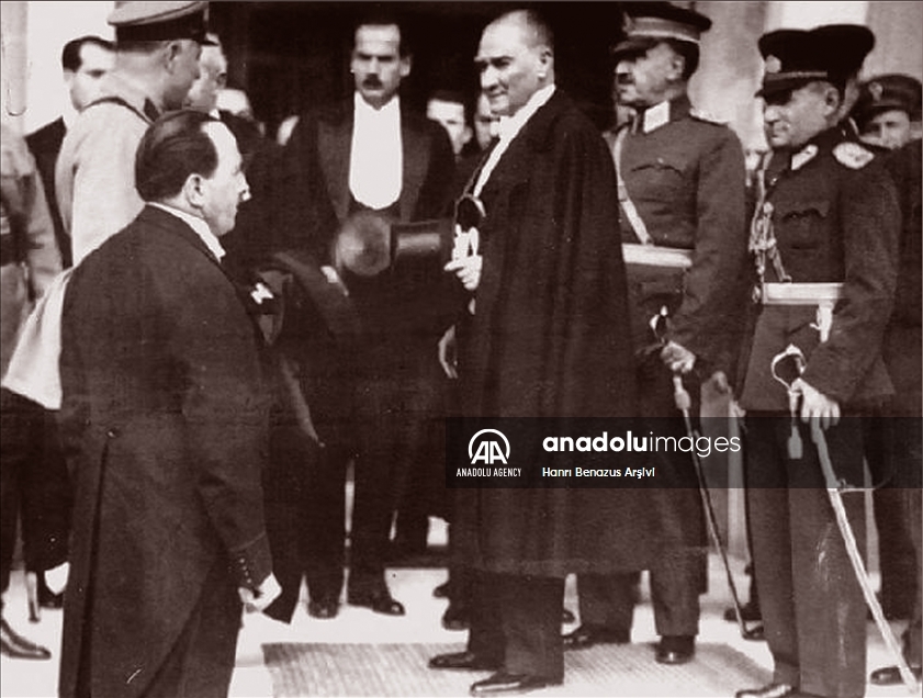 Турция отмечает 98-летие основания Республики