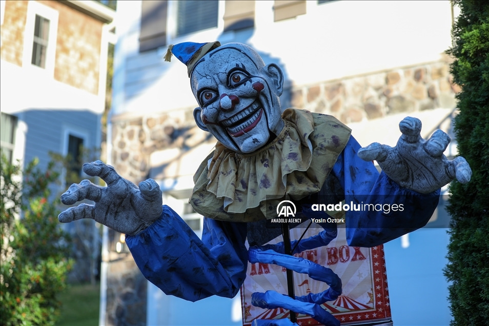 Halloween decorations in Virginia