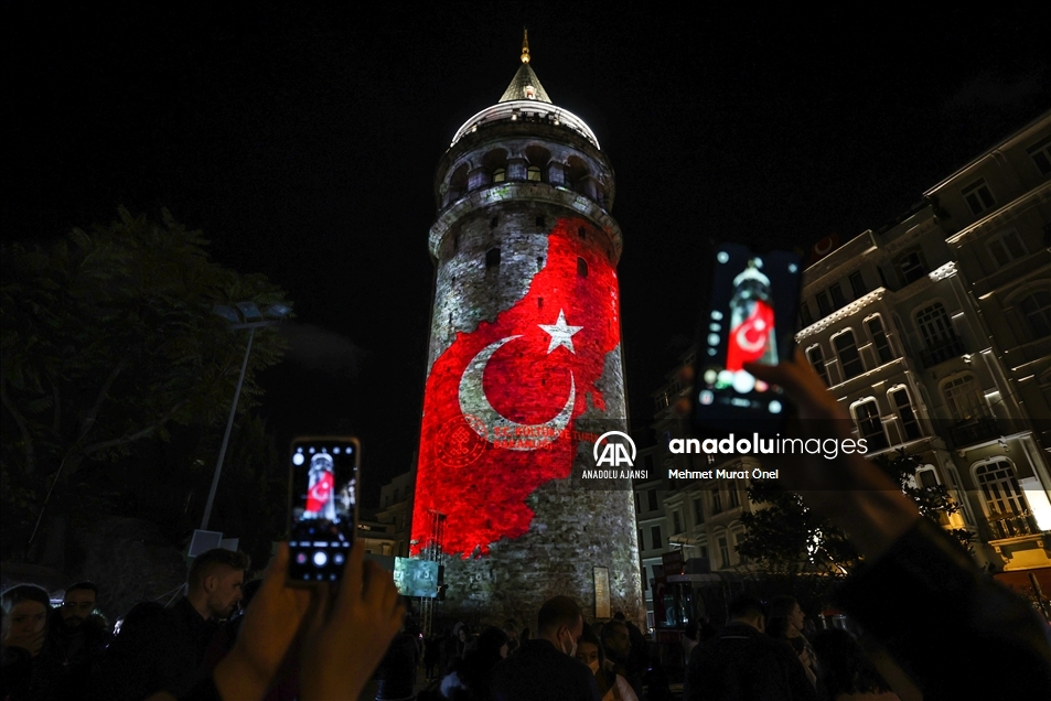 Galata Kulesi'nde Cumhuriyet Bayramı'na özel görsel şölen