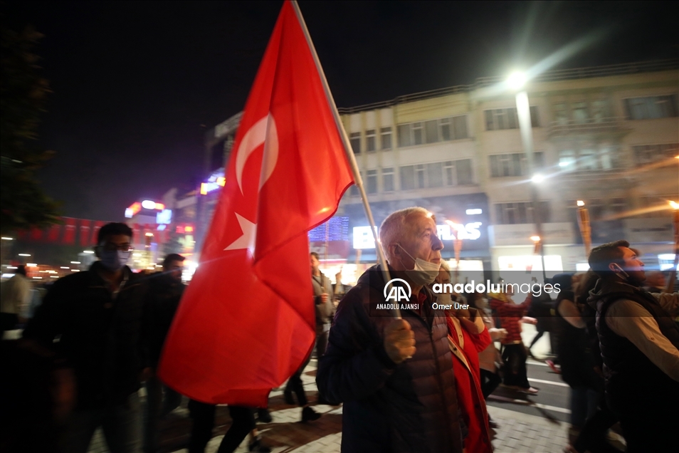 Düzce'de Cumhuriyet Bayramı nedeniyle fener alayı düzenlendi