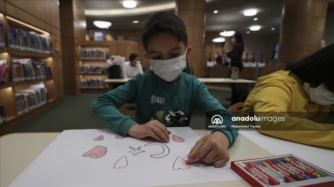 Başkentli çocukların Cumhuriyet Bayramı temalı resimleri Millet Kütüphanesi'nde sergilendi