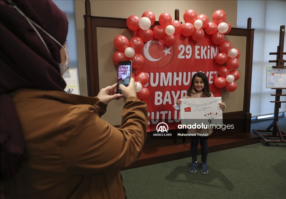 Başkentli çocukların Cumhuriyet Bayramı temalı resimleri Millet Kütüphanesi'nde sergilendi