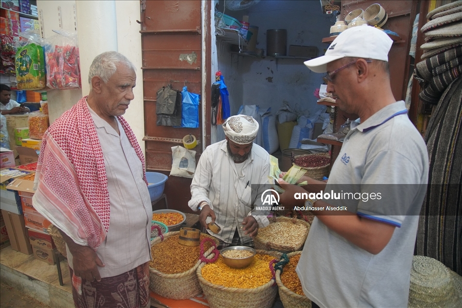 سوق الحنظل بحضرموت يحتفظ ببريقه المعماري رغم التجديد