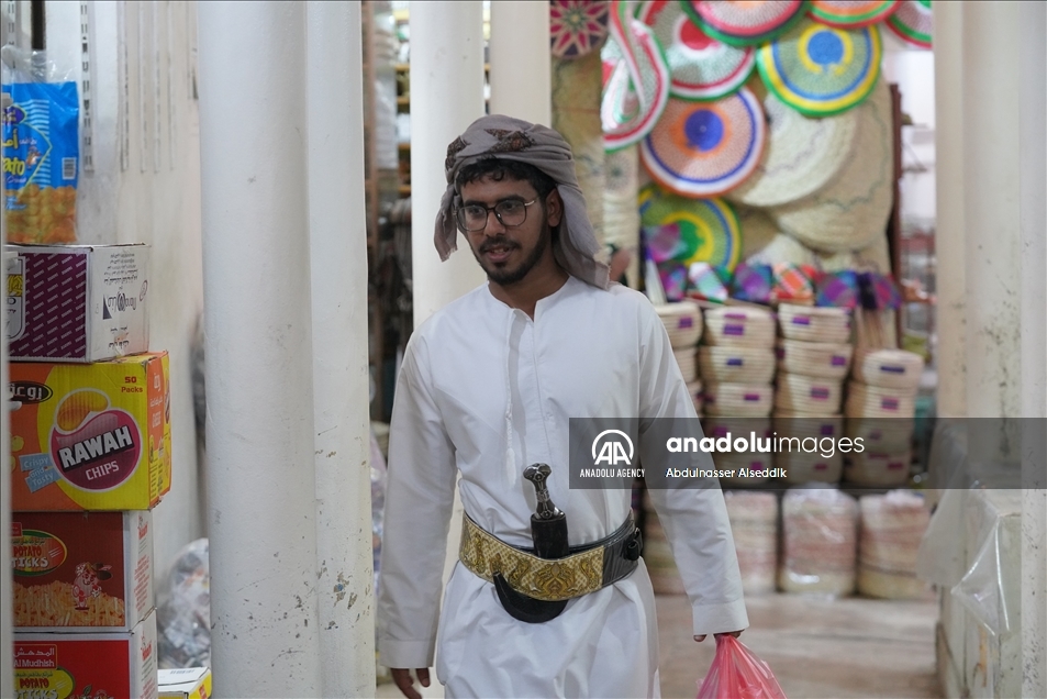 سوق الحنظل بحضرموت يحتفظ ببريقه المعماري رغم التجديد