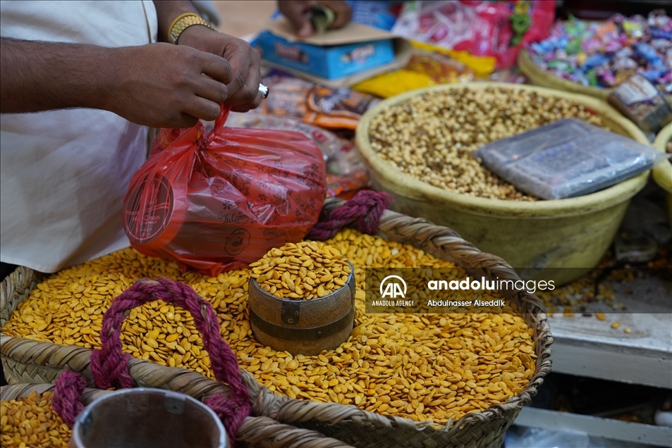 سوق الحنظل بحضرموت يحتفظ ببريقه المعماري رغم التجديد