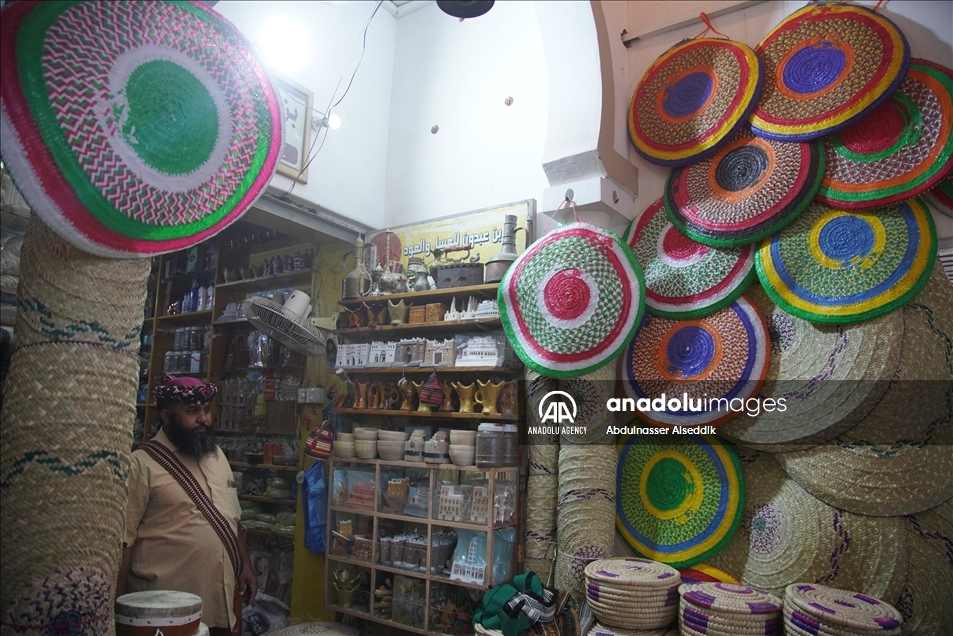 سوق الحنظل بحضرموت يحتفظ ببريقه المعماري رغم التجديد