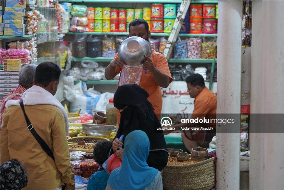 سوق الحنظل بحضرموت يحتفظ ببريقه المعماري رغم التجديد