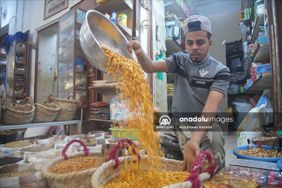 سوق الحنظل بحضرموت يحتفظ ببريقه المعماري رغم التجديد