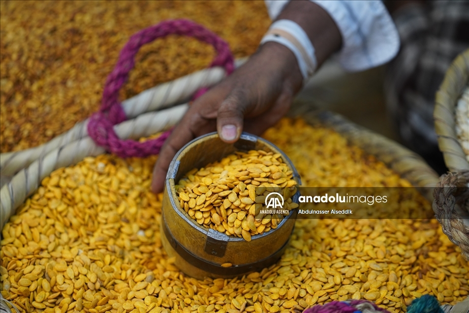 سوق الحنظل بحضرموت يحتفظ ببريقه المعماري رغم التجديد