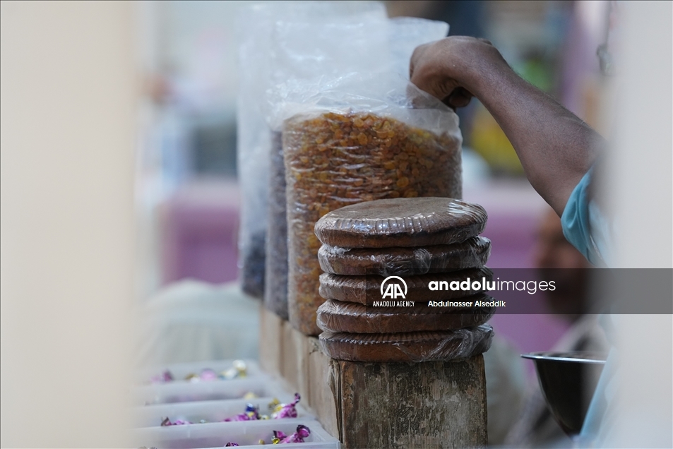 سوق الحنظل بحضرموت يحتفظ ببريقه المعماري رغم التجديد