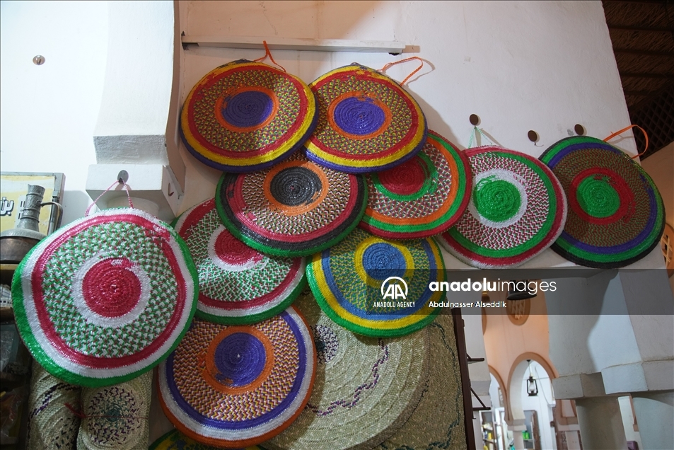 سوق الحنظل بحضرموت يحتفظ ببريقه المعماري رغم التجديد