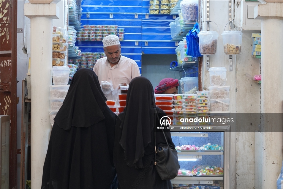 سوق الحنظل بحضرموت يحتفظ ببريقه المعماري رغم التجديد