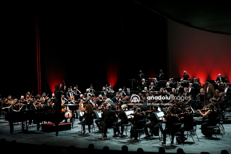 Londra Filarmoni Orkestrası, AKM'de müzikseverlerle bir araya geldi
