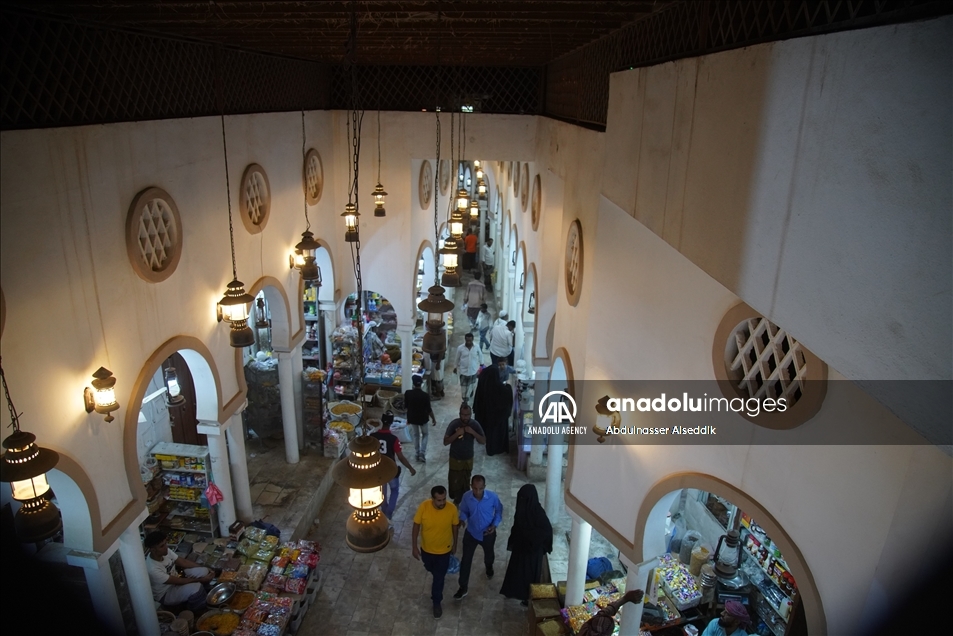 سوق الحنظل بحضرموت يحتفظ ببريقه المعماري رغم التجديد