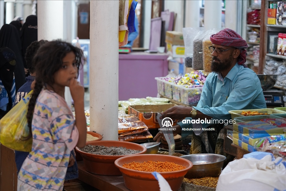 سوق الحنظل بحضرموت يحتفظ ببريقه المعماري رغم التجديد