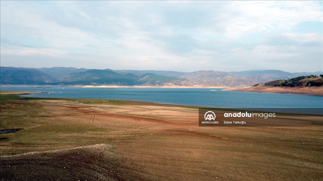 Kuraklık Almus Baraj Gölü'nde su seviyesinin azalmasına neden oldu