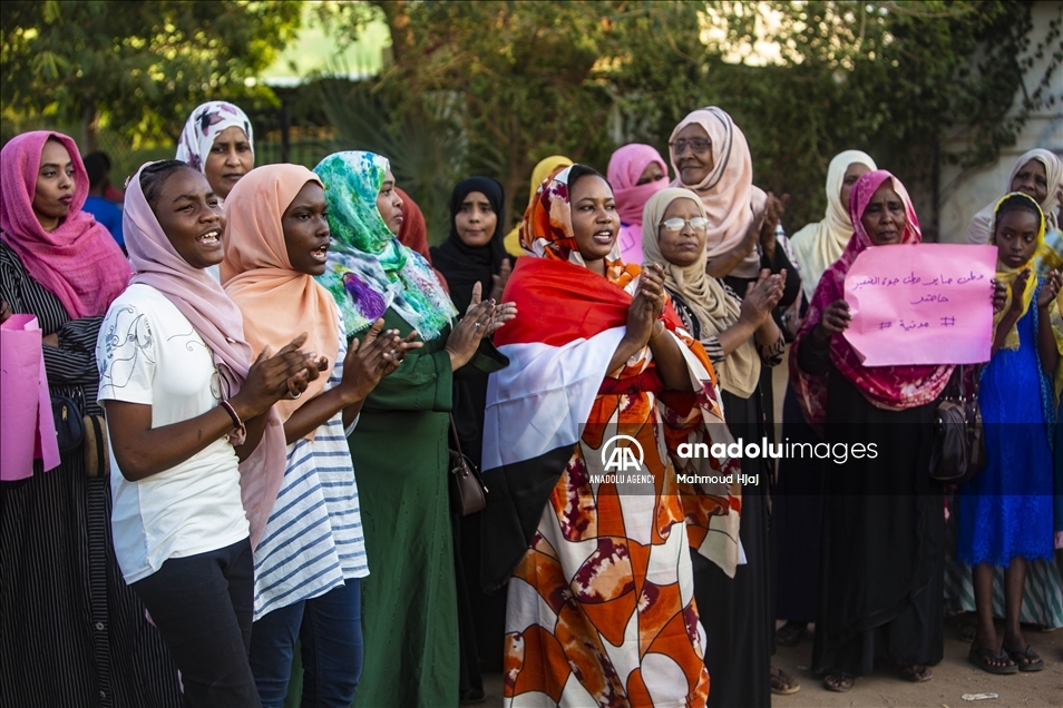 السودان.. تظاهرات ليلية في الخرطوم للمطالبة بـ"حكم مدني"