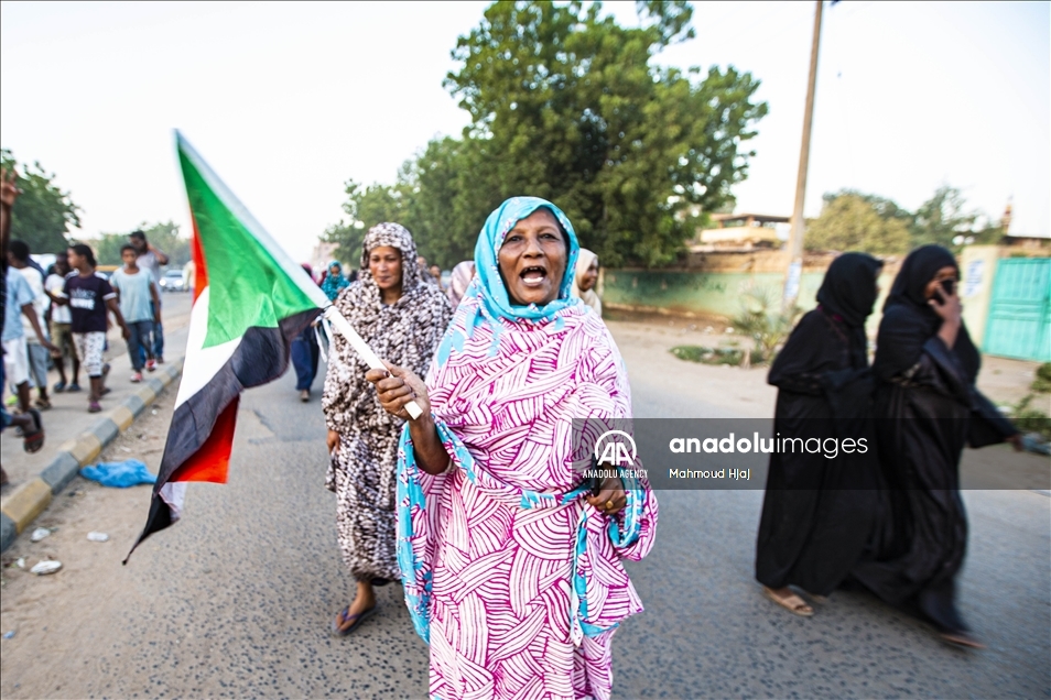 السودان.. تظاهرات ليلية في الخرطوم للمطالبة بـ"حكم مدني"