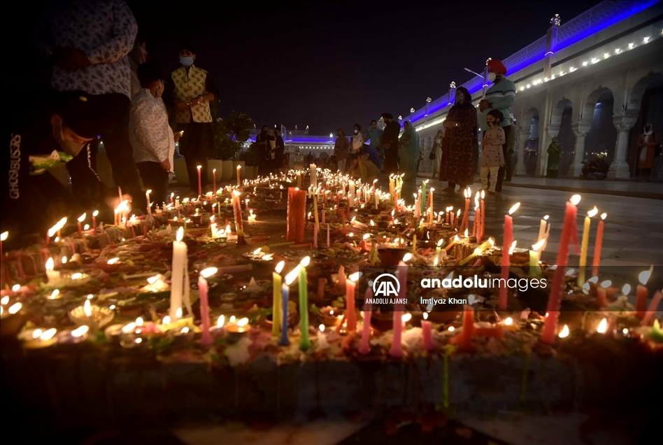 Hindistan'da ışık festivali kutlanıyor