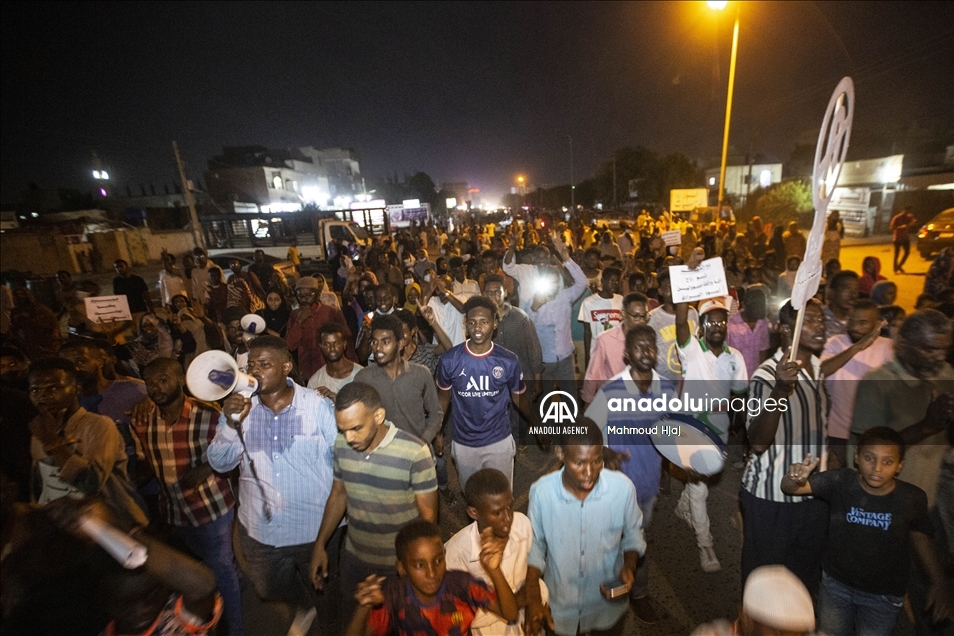 السودان.. تظاهرات ليلية في الخرطوم للمطالبة بـ"حكم مدني"