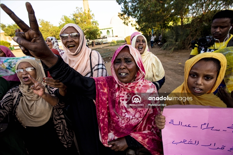 السودان.. تظاهرات ليلية في الخرطوم للمطالبة بـ"حكم مدني"