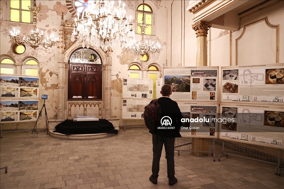 "Taşlara Kazınan Yahudi Kimliği Sergisi" Zülfaris Sinagogu’nda ziyarete açıldı