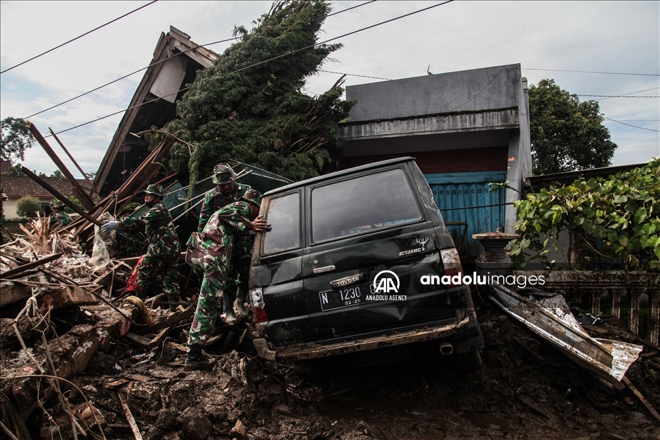 Banjir Bandang Di Malang Sebabkan 6 Orang Tewas - Anadolu Ajansı