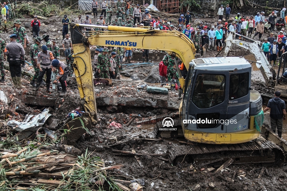 Banjir Bandang Di Malang Sebabkan 6 Orang Tewas - Anadolu Ajansı