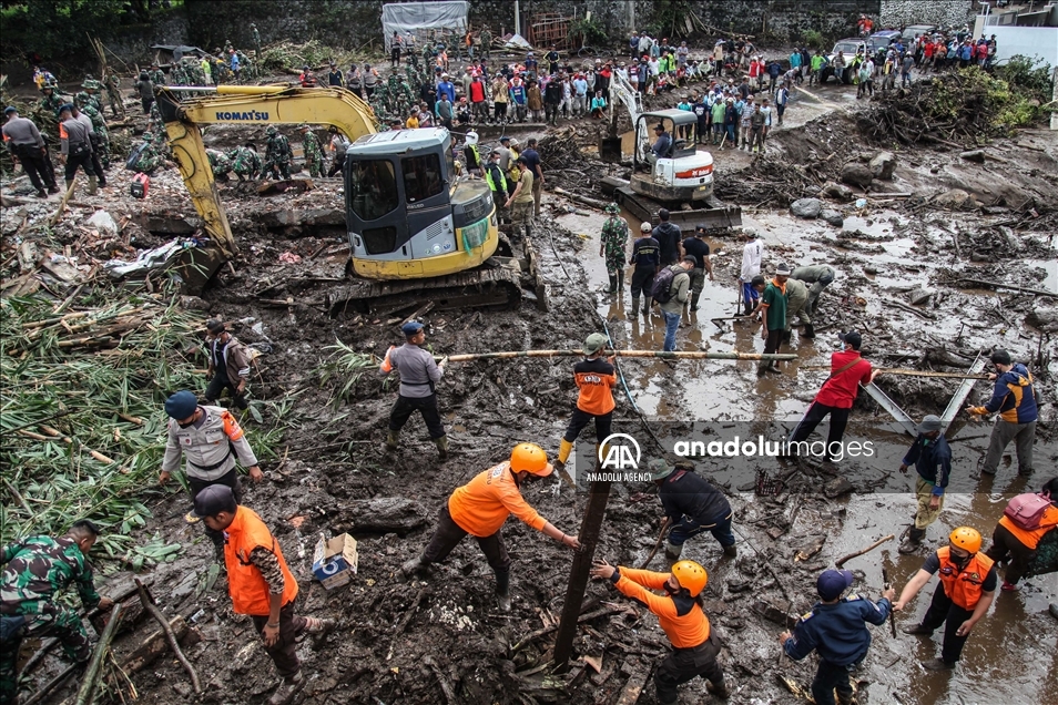 Banjir Bandang Di Malang Sebabkan 6 Orang Tewas - Anadolu Ajansı