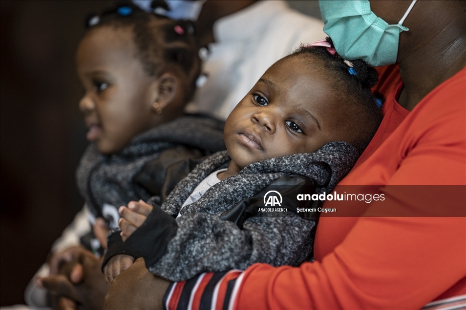 بعد نجاح عملية الفصل.. عائلة التوأم الكاميروني ممتنون لتركيا