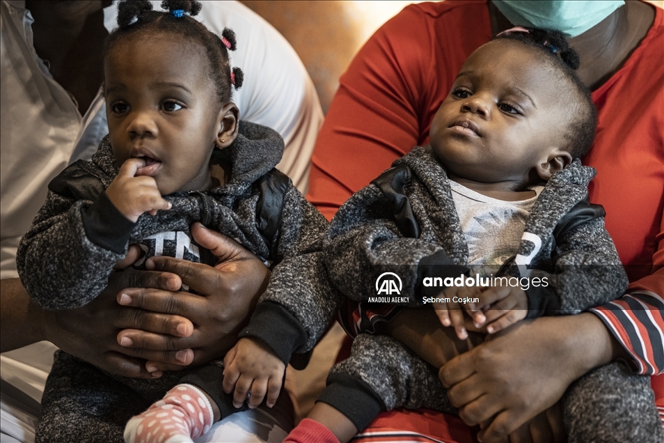 بعد نجاح عملية الفصل.. عائلة التوأم الكاميروني ممتنون لتركيا