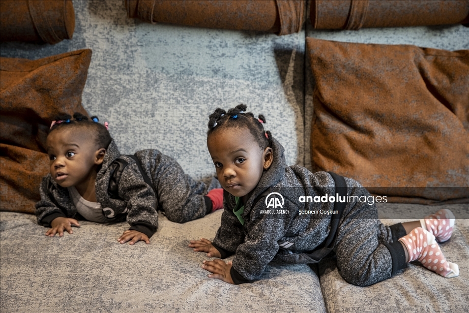 بعد نجاح عملية الفصل.. عائلة التوأم الكاميروني ممتنون لتركيا