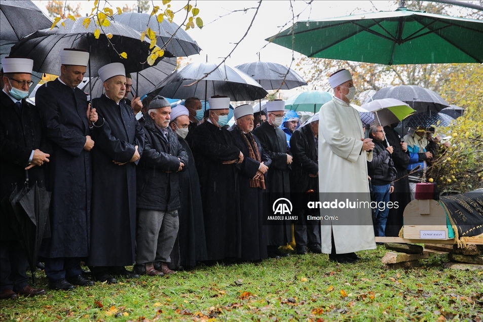 Aliya İzetbegoviç'in dava arkadaşı Hasan Çengiç aile kabristanına defnedildi