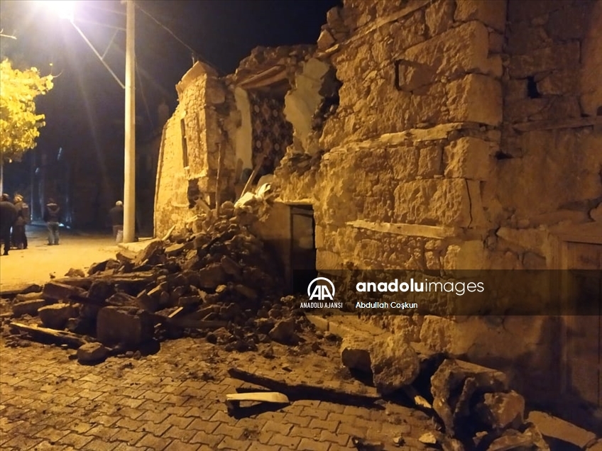 AFAD, Konya'da deprem nedeniyle 3 metruk binada hasar olduğunu açıkladı