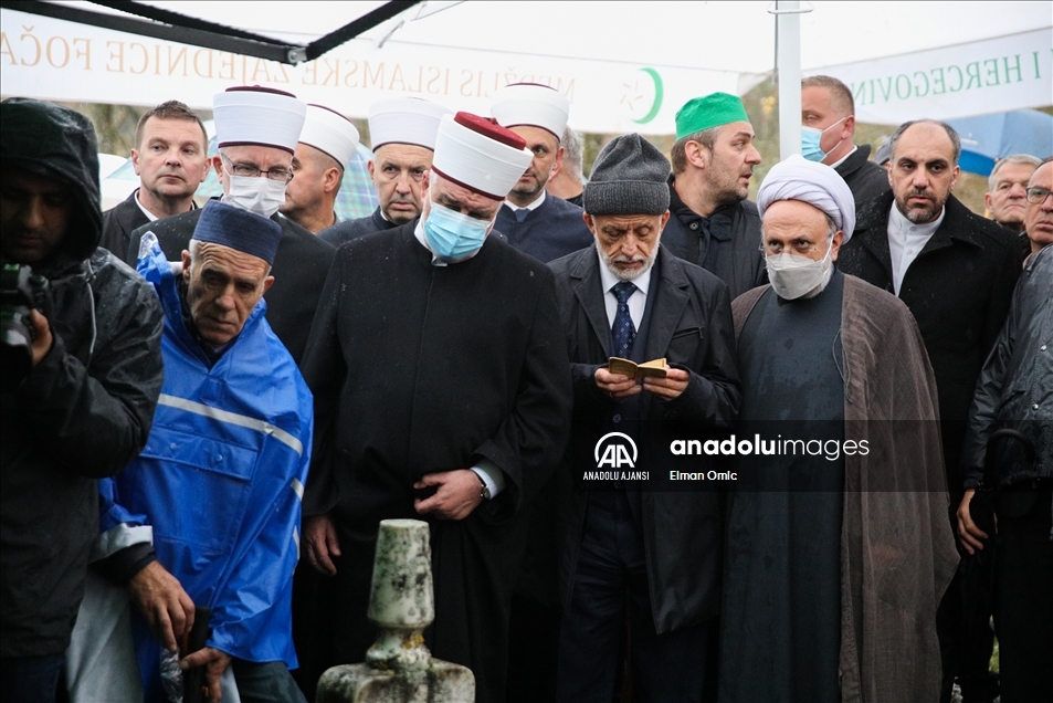 Aliya İzetbegoviç'in dava arkadaşı Hasan Çengiç aile kabristanına defnedildi