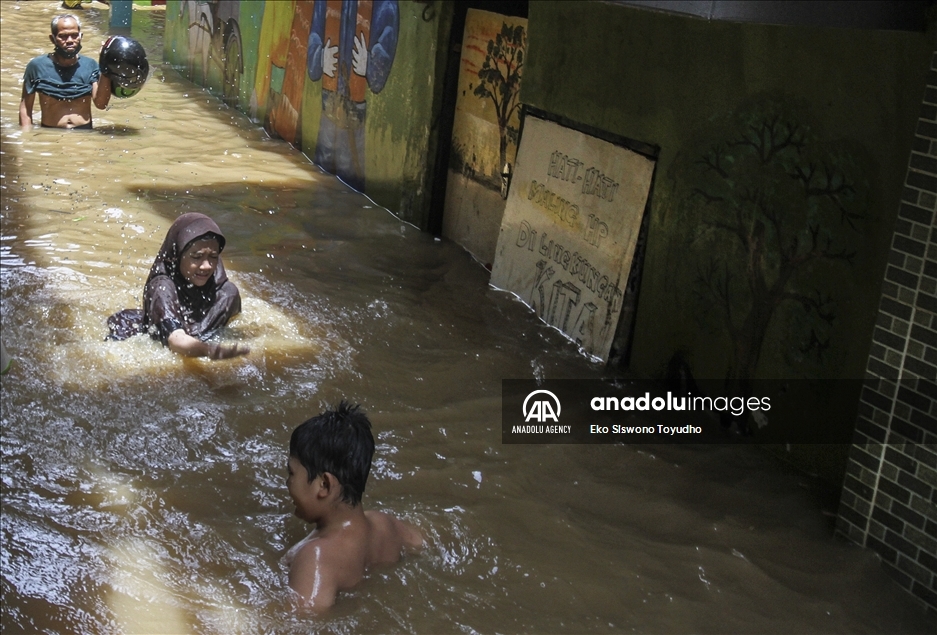 Hujan deras sebabkan banjir beberapa wilayah di Jakarta