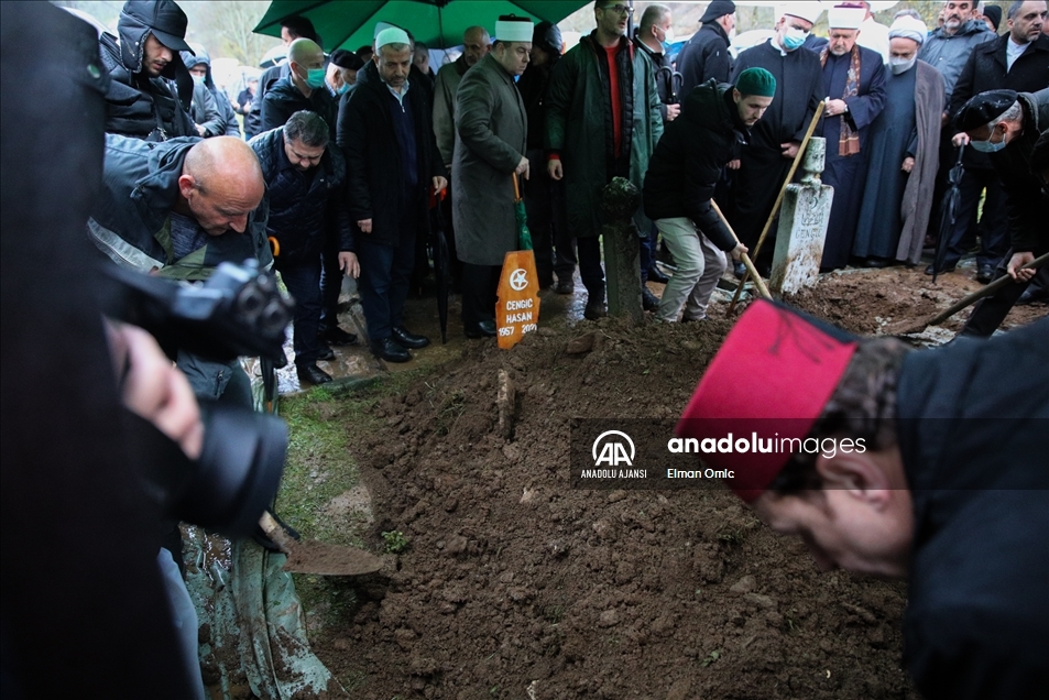 Aliya İzetbegoviç'in dava arkadaşı Hasan Çengiç aile kabristanına defnedildi