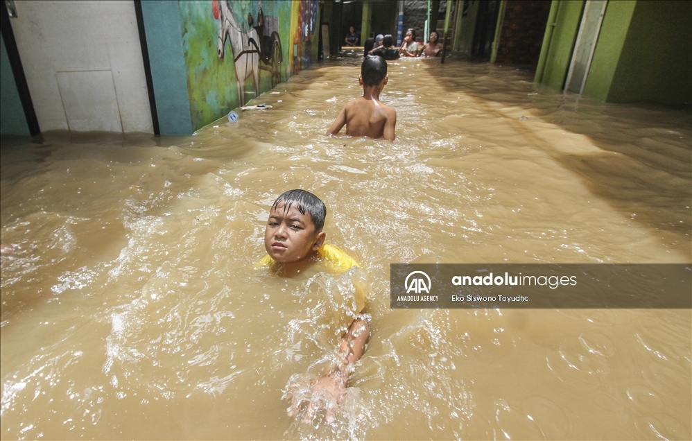 Hujan deras sebabkan banjir beberapa wilayah di Jakarta