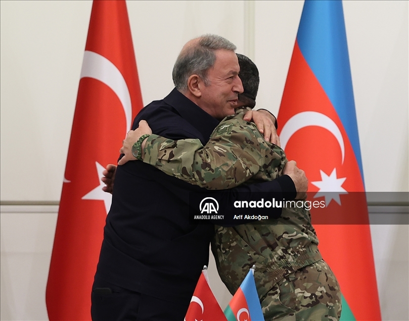نشست خبری مشترک وزرای دفاع ترکیه و آذربایجان در باکو