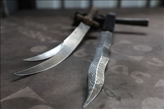 Un artisan turc exporte vers l’étranger des couteaux et des épées produits avec de l’acier de Damas