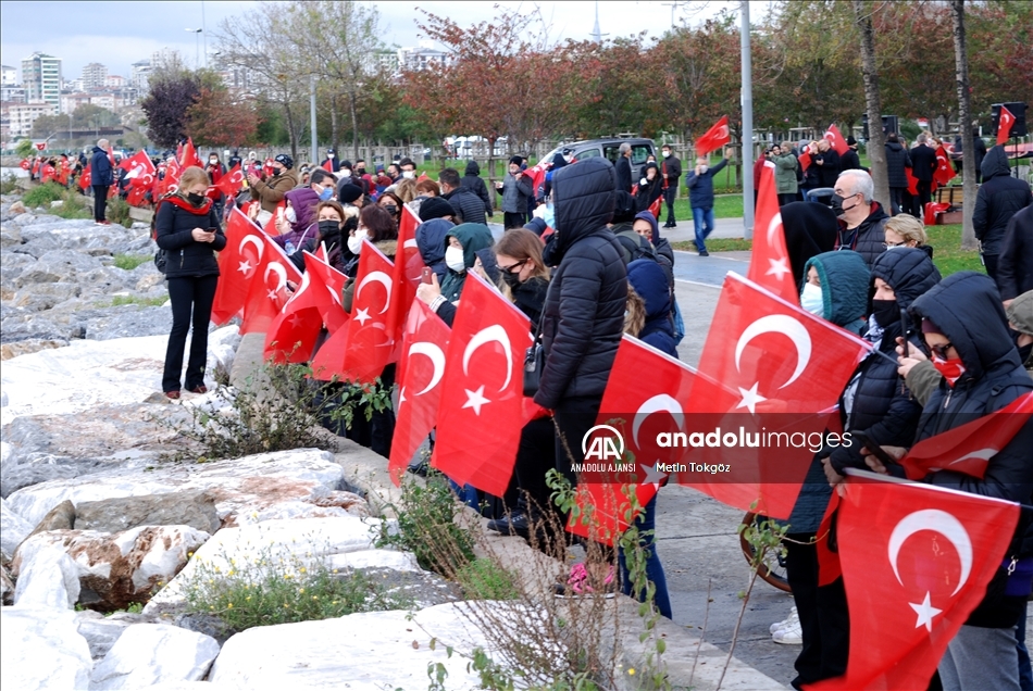 Kadıköy ve Maltepe'de "Ata'ya saygı zinciri" oluşturuldu