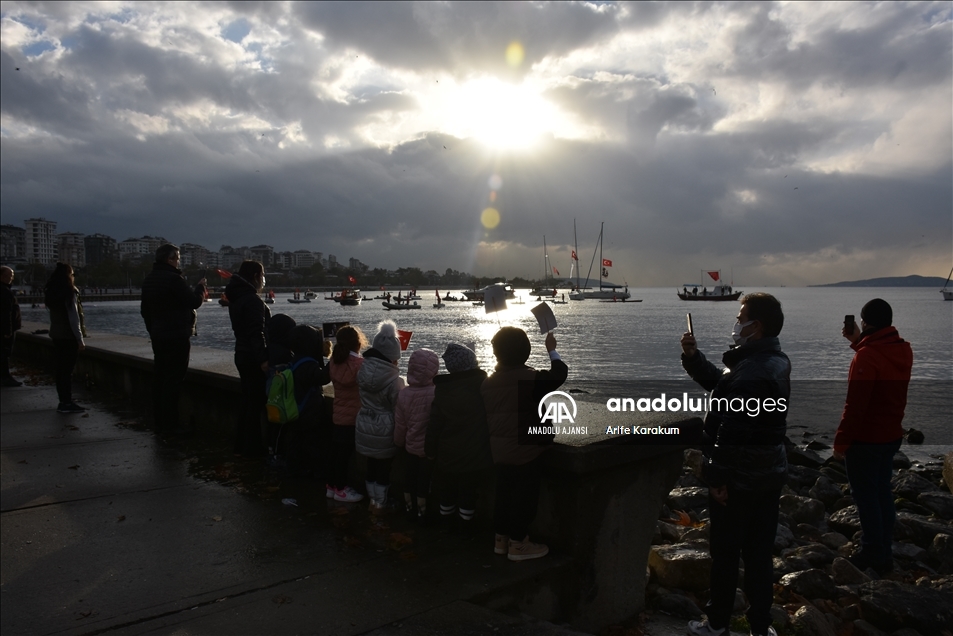 Kadıköy ve Maltepe'de "Ata'ya saygı zinciri" oluşturuldu