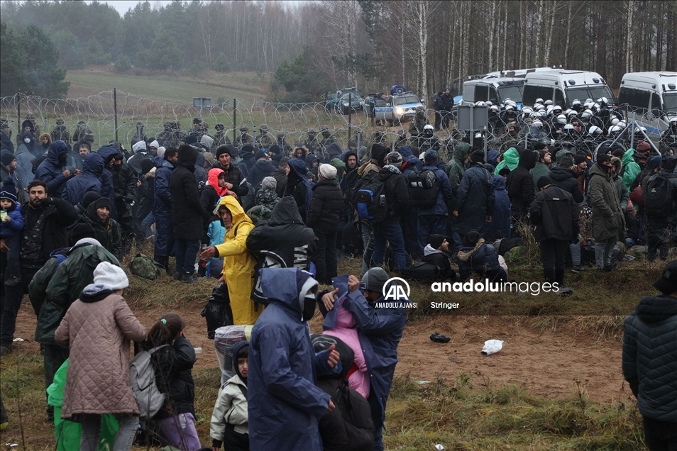 Düzensiz göçmenlerin Belarus-Polonya sınırındaki bekleyişi sürüyor