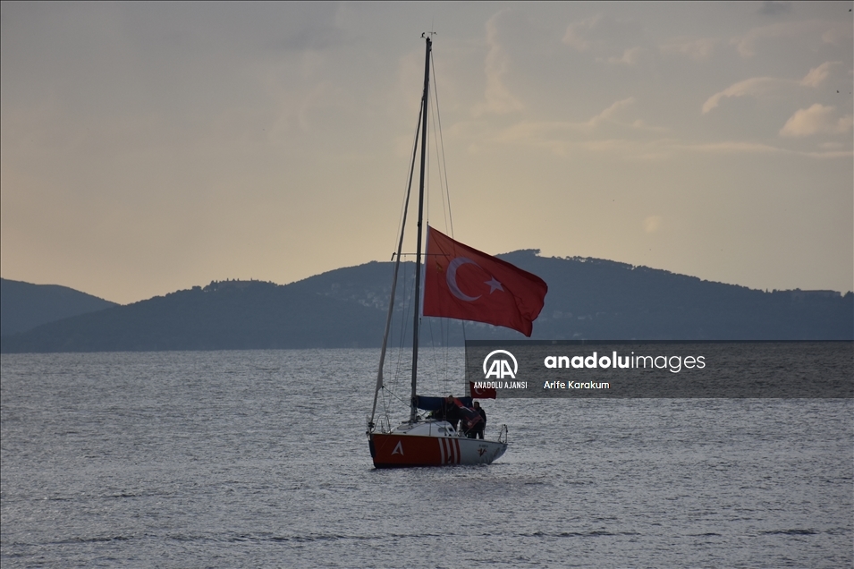 Kadıköy ve Maltepe'de "Ata'ya saygı zinciri" oluşturuldu
