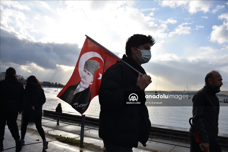 Kadıköy ve Maltepe'de "Ata'ya saygı zinciri" oluşturuldu