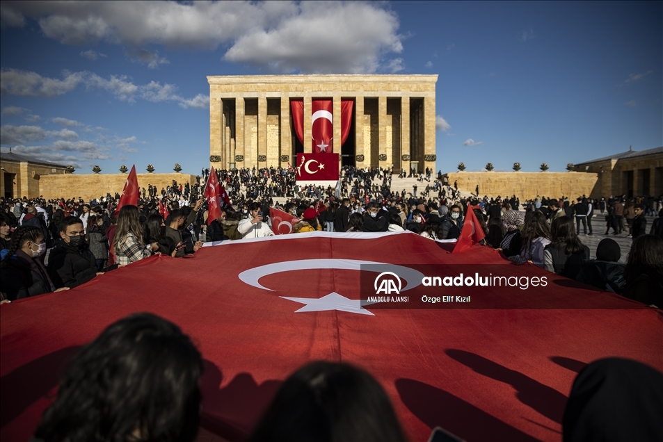 Büyük Önder Atatürk'ü anıyoruz