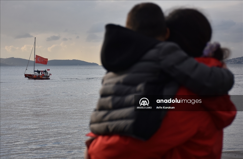 Kadıköy ve Maltepe'de "Ata'ya saygı zinciri" oluşturuldu